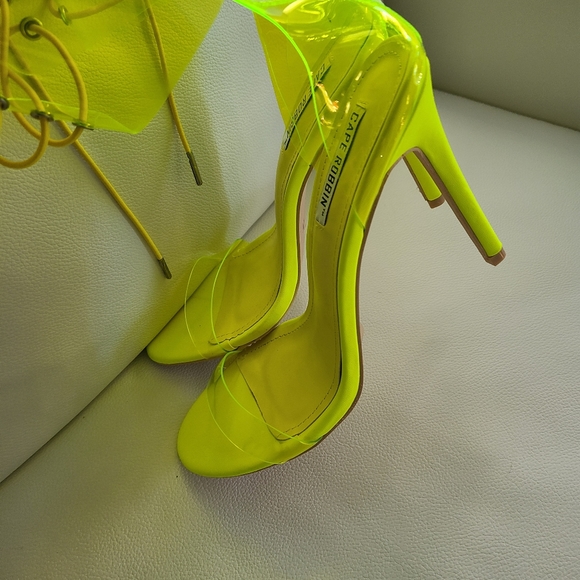 Cape Robbin 💚💛 Neon 💛💚 yellow heels - Picture 7 of 13